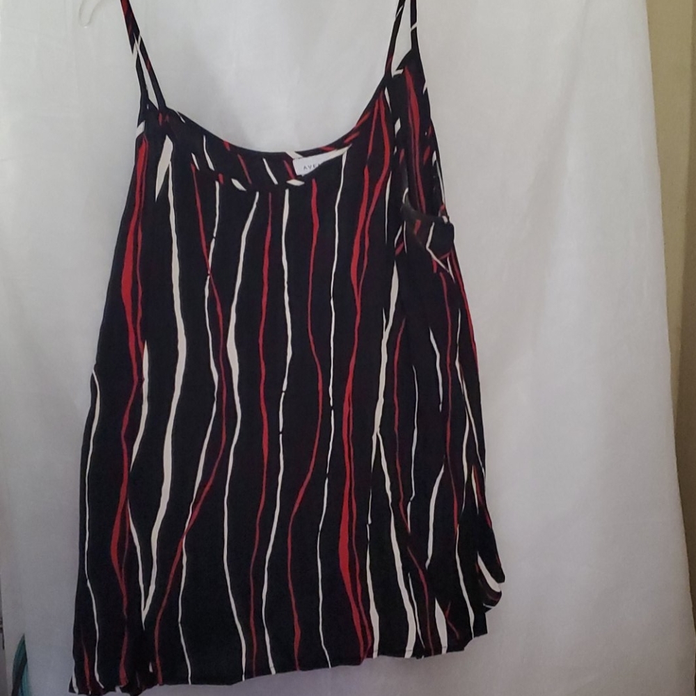 Tops - Picture 2 of 3